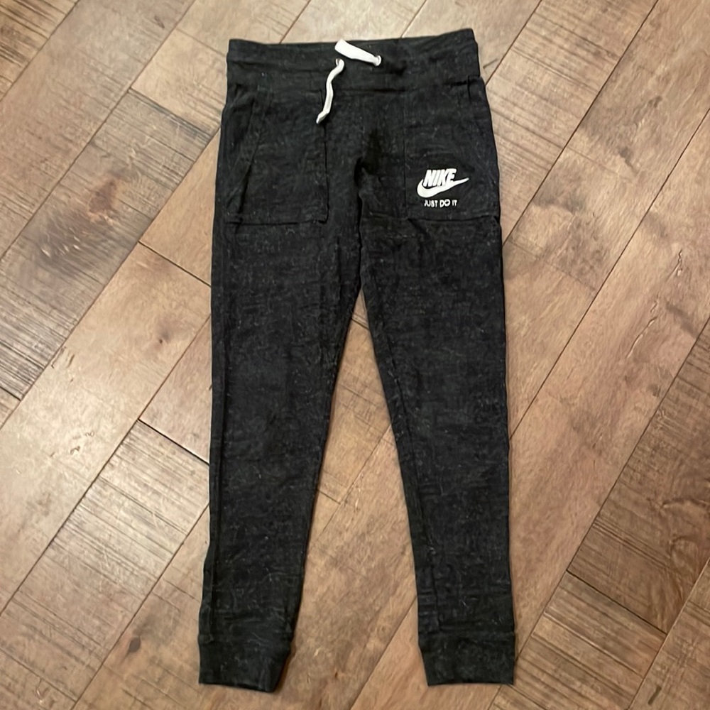 Girls Nike grey jogger sweatpants M